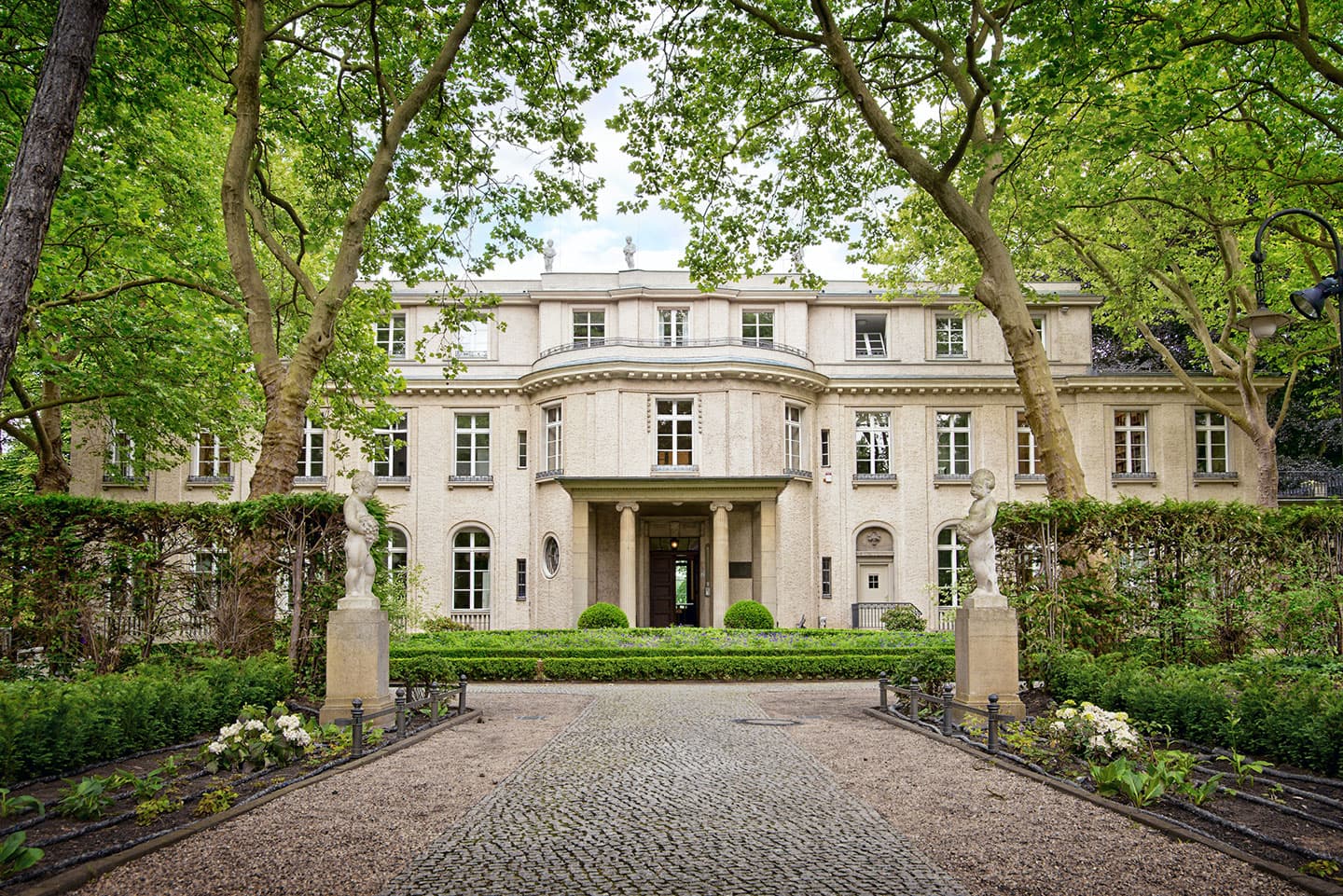 Discover Luxury Homes